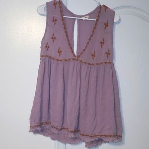 Natural Life Sm purple & orange flowy vndck top keyhole back